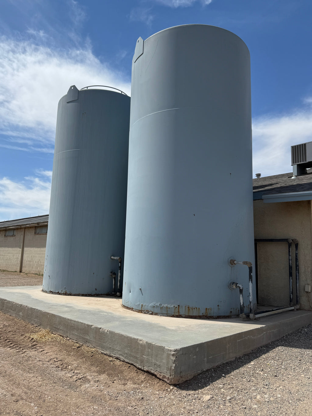#DD2647 - Walker 8,000 Gallon Silo Tanks - NM