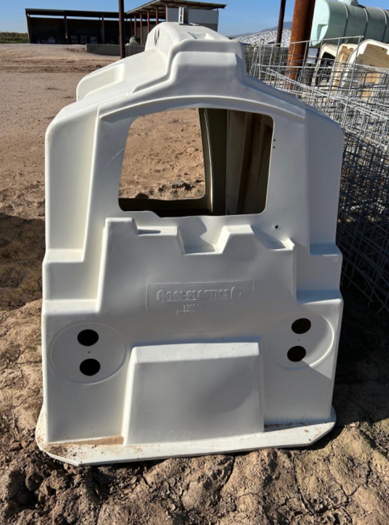 #DD2194 - Agriplastics Calf Hutches - AZ