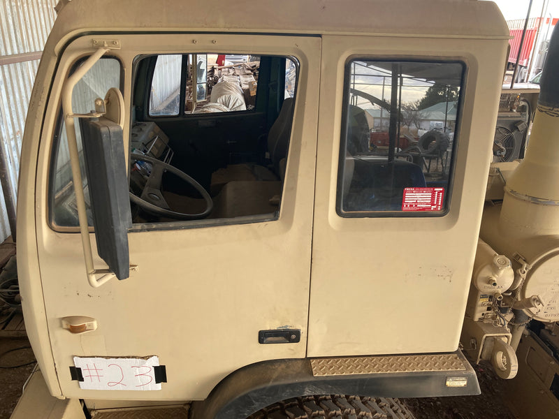 #DD2080 -  2000 Stewart and Stevenson 6x6 tractor. M1088A1 MTV