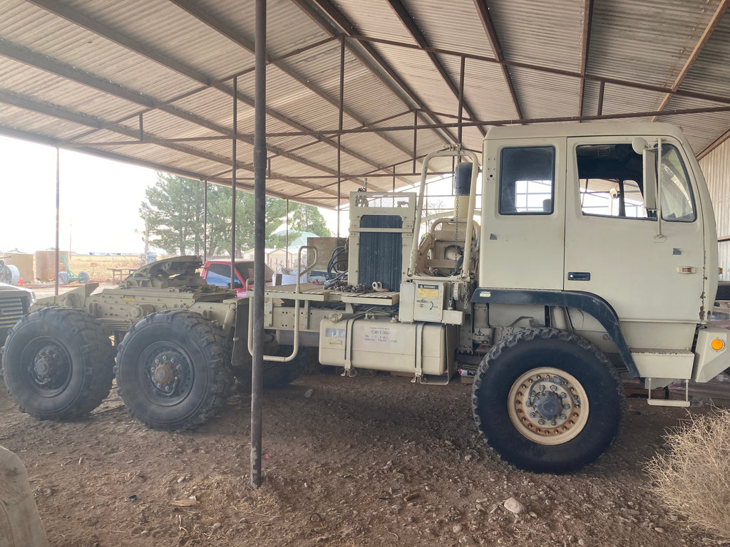 #DD2080 -  2000 Stewart and Stevenson 6x6 tractor. M1088A1 MTV