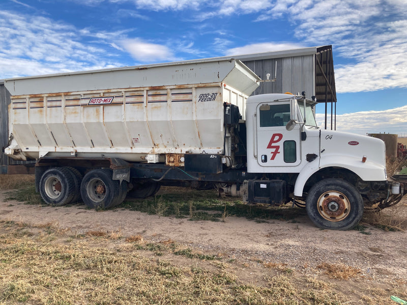 #DD2079 - 2006 Peterbilt 335 Rotomix 1200-20 Feed Delivery Truck