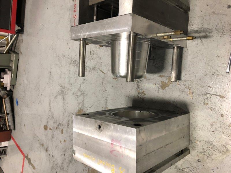 #DD2025 - 8" and 10" Plastic calf bucket molds