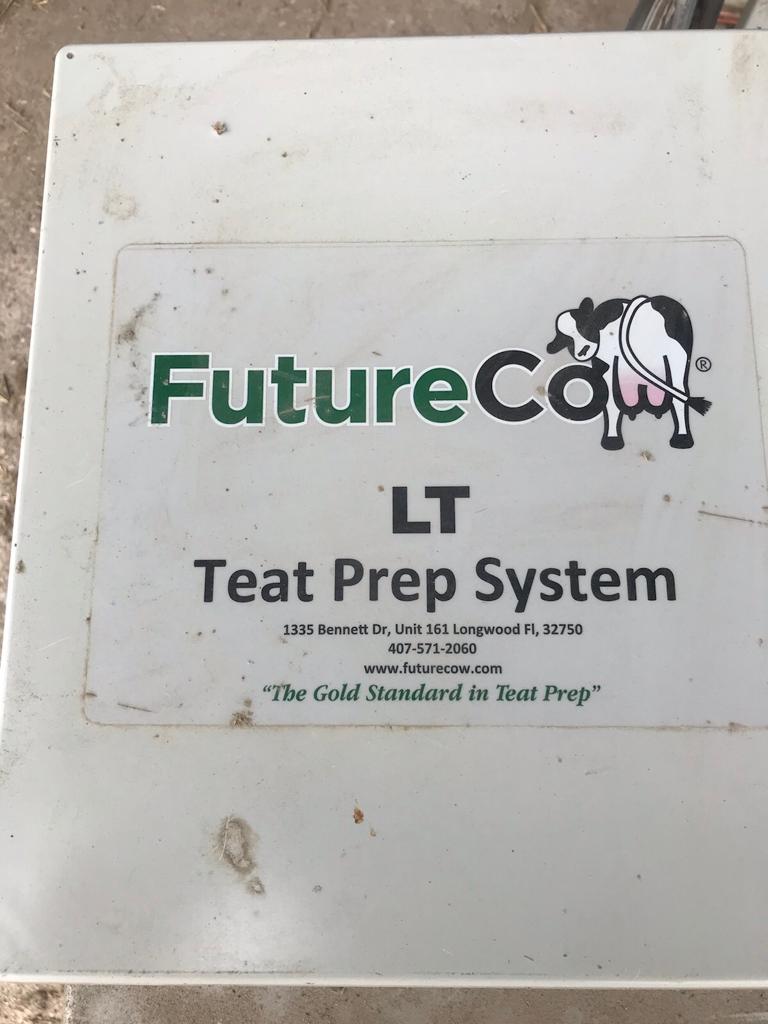 #DD1962 - FutureCow LT Teat Prep System