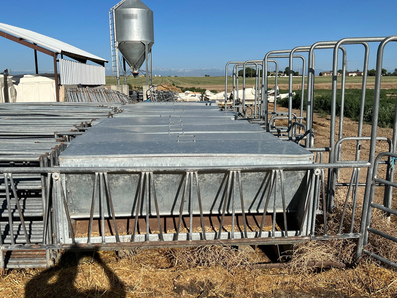 #DD2113 - Hatfield Super Hutches