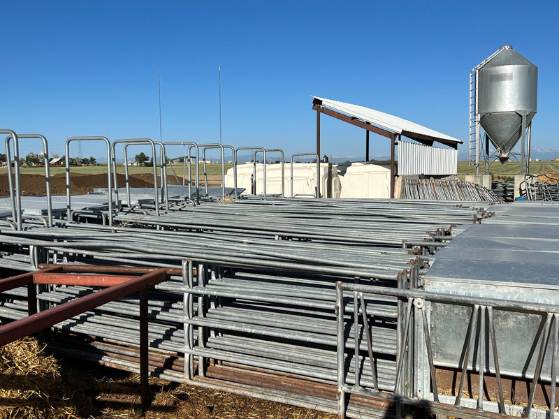 #DD2113 - Hatfield Super Hutches