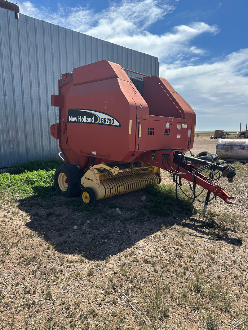 #DD2190 - BR750 New Holland Big Round Baler